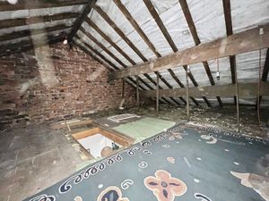 Loft Room- click for photo gallery